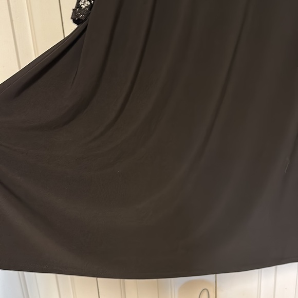 R&M RICHARDS adorable Black Cold Shoulder Sequined  Bell Sleeve Scoop Ne… - Picture 5 of 11